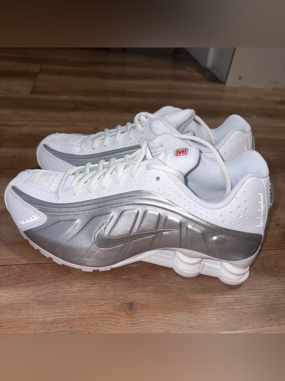 Nike unisex White and Silver Shox Sneakers size 7Y or women’s 8.5 NIKE SHOX NEW